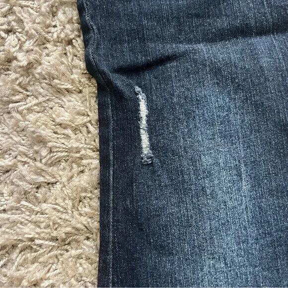 No Boundaries Junior's High Rise Cropped Flare Wash Blue Distressed Size 13 - Picture 8 of 9